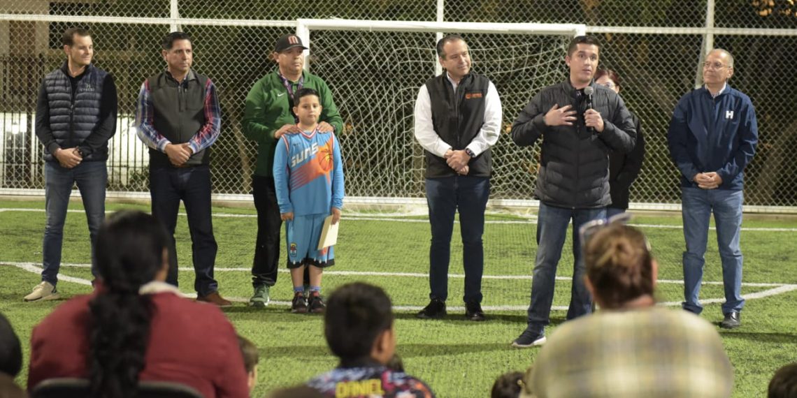 Constata Toño Astiazarán rehabilitación de parque Las Lomas