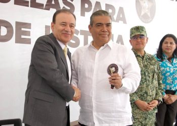 Entrega gobernador Alfonso Durazo patrullas para fortalecer labor de la FGJE
