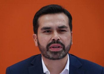 Álvarez Máynez pide al INE debates semanales entre aspirantes presidenciales