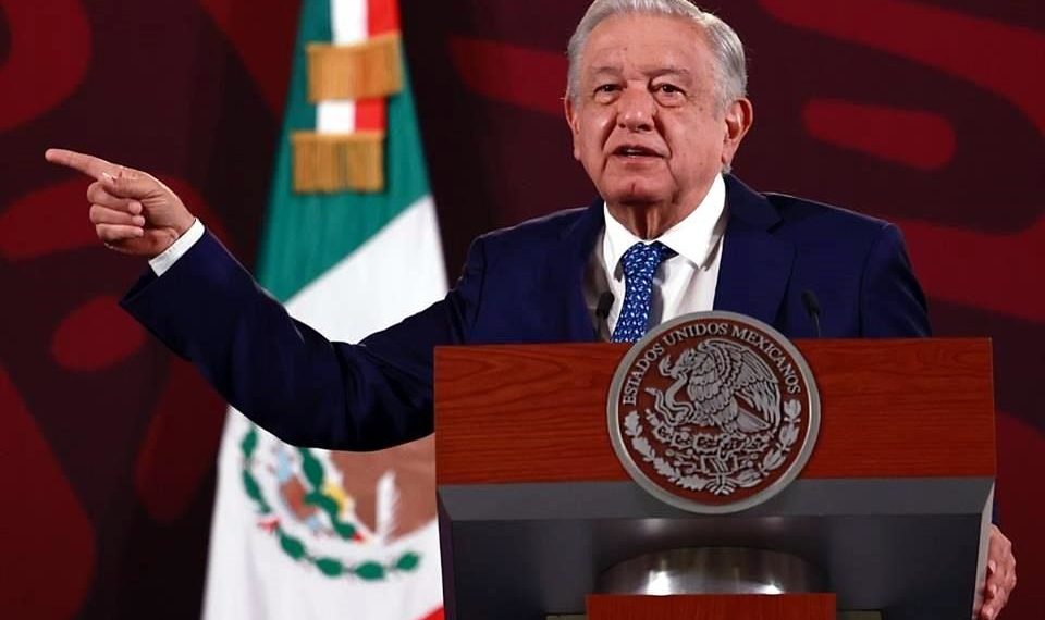 Propone AMLO dar dinero del INAI para fondear pensiones