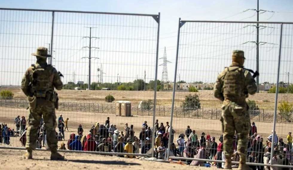 Rompe México récord de arrestos migrantes tras presión de EU