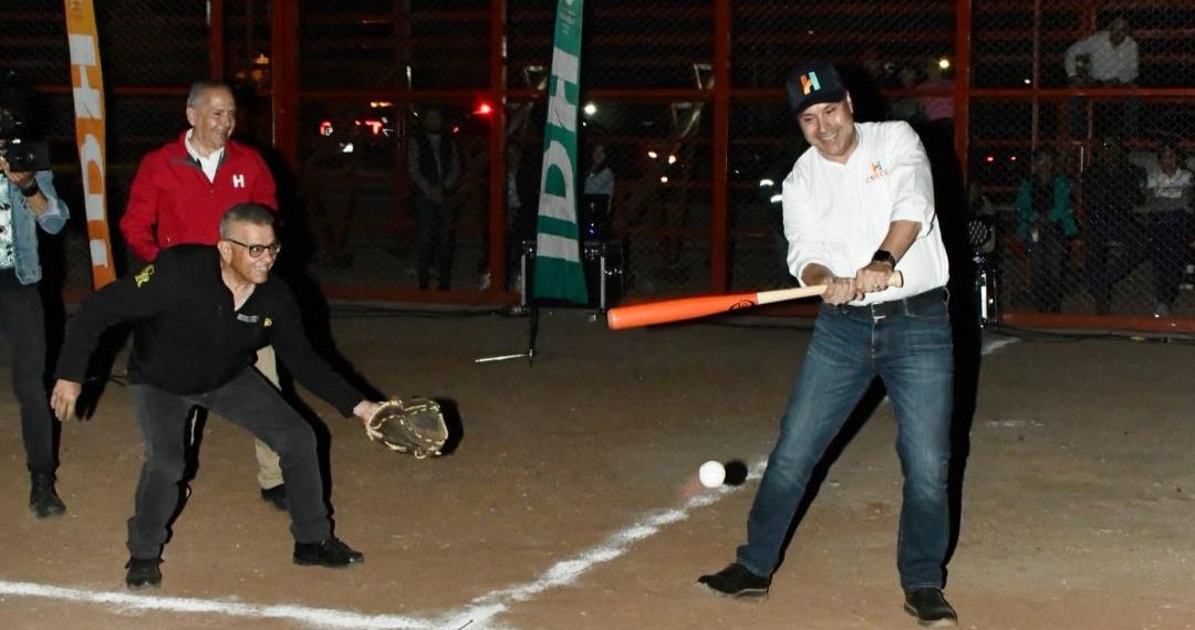 Inaugura Toño Astiazarán el tercer campo de béisbol en El Cárcamo
