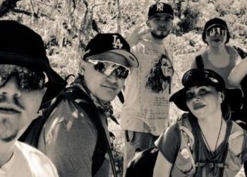 Hijos de Jenni Rivera visitan el lugar del accidente aéreo de su mamá