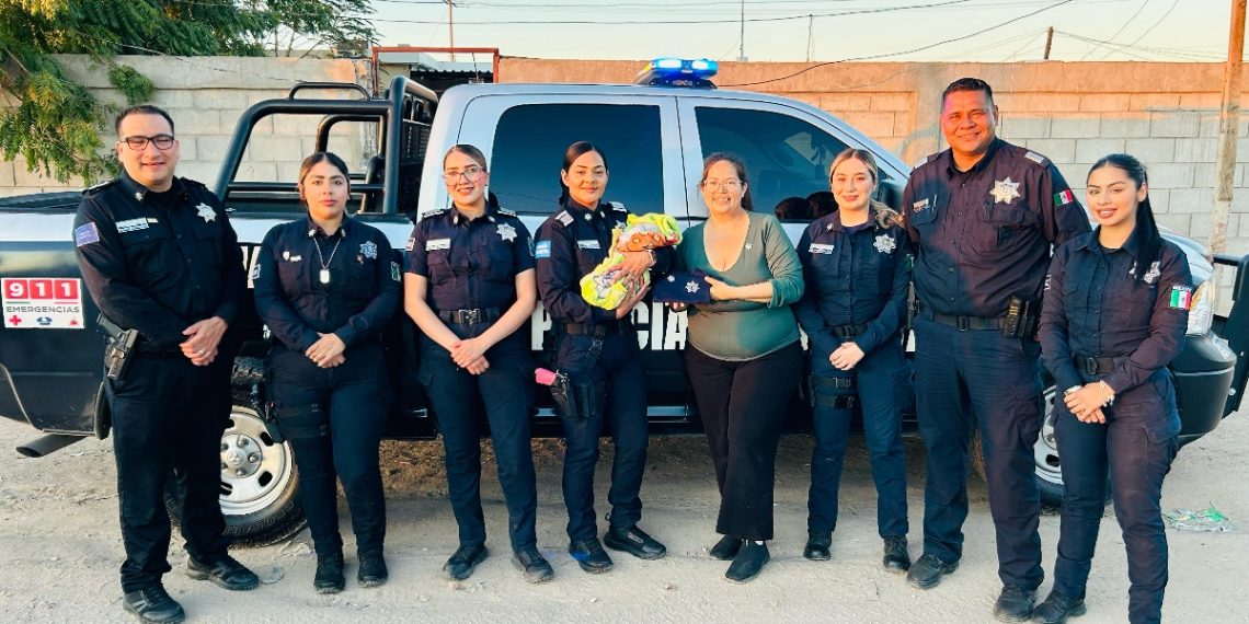 Visitan policías estatales a Jared Edgardo, bebé que nació en la unidad 15574