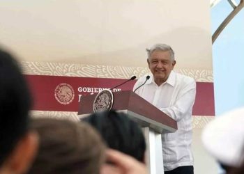 No hay nada que temer ante cambio de Presidencia, dice AMLO