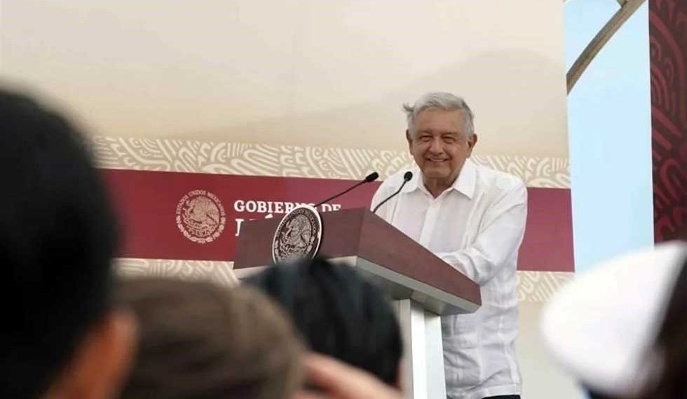 No hay nada que temer ante cambio de Presidencia, dice AMLO