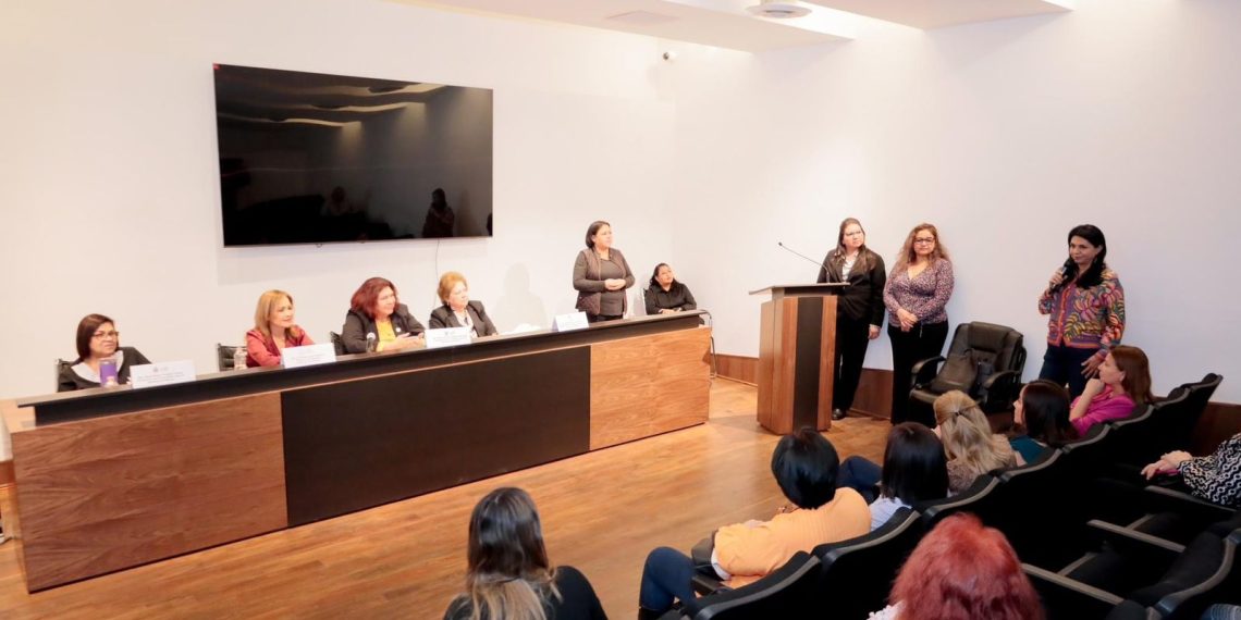 Presentan libro Primer Parlamento Abierto de Mujeres en Sonora