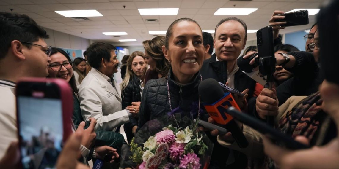 Al grito de ¡Doctora,amiga, el pueblo te admira! militantes le dan la bienvenida a Claudia Sheinbaum en Sonora