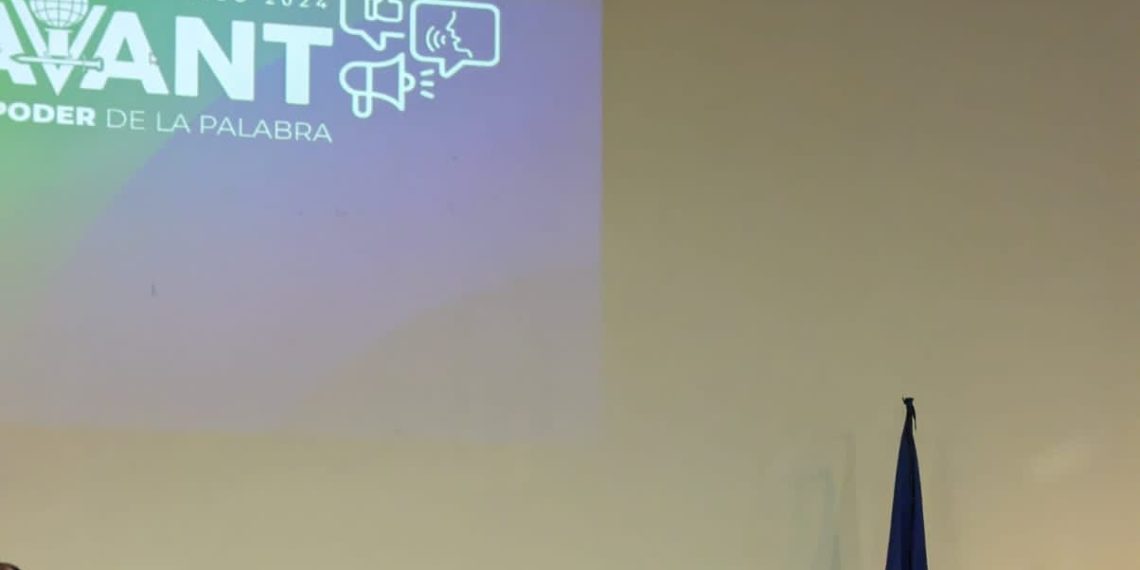 La Fundación Nueva Generación Sonora de acercó a jóvenes para dejar un mensaje sobre la responsabilidad del uso adecuado de internet durante el Congreso AVANT 2024