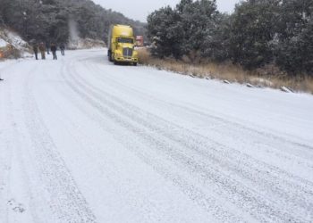 Frente frío produce nevada en Cananea