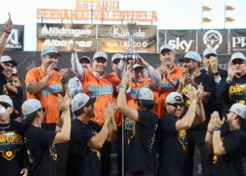 Festeja Gobernador Durazo junto a Club Naranjeros
