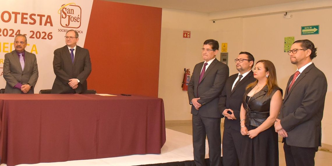 Participa Gobierno Municipal en la toma de protesta de la Sociedad Médica