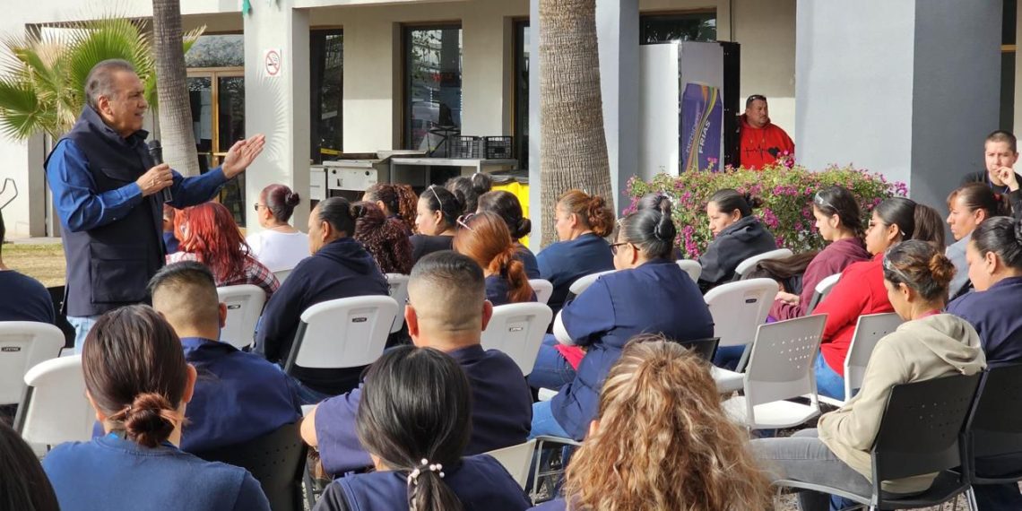 Trabajadores de la CTM de Santa Ana, se reúnen a dialogar con Beltrones