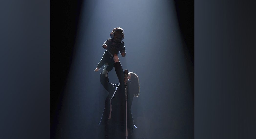 Yuridia presenta a su hijo Benicio en el Auditorio Nacional