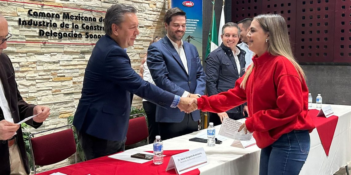 Estudiar directamente en el lugar de trabajo trae muchas ventajas para los jóvenes: SEC Sonora