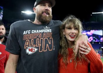Desatan Swift y Kelce teorías de conspiración