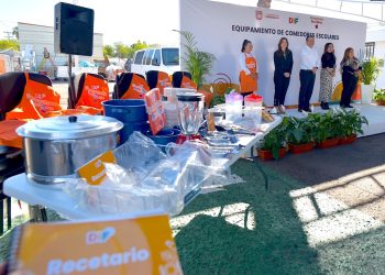 Entrega Toño Astiazarán equipamiento para el programa Desayunos Escolares