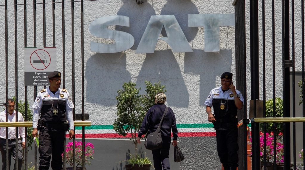 Empresas de Salinas Pliego tienen adeudos por 30 mil mdp: SAT