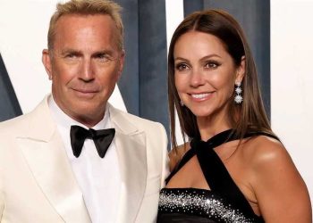 Ex de Kevin Costner sale con amigo del actor