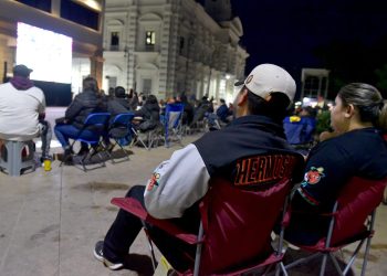 Viven gran emoción con tercer juego de los Naranjeros en la Plaza Zaragoza
