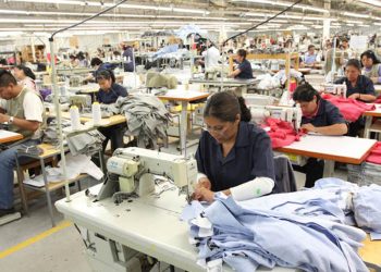 Economía sufre su mayor tropiezo en 26 meses