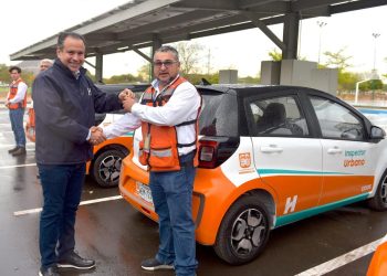 Avanza Toño Astiazarán con vehículos eléctricos para equipar áreas de atención a hermosillenses