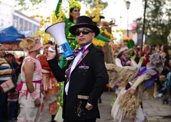 El pregonero invita a las presentaciones del FAOT 2024