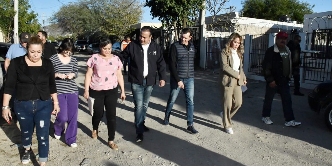 Inicia Toño Astiazarán pavimentación de la calle Bacanora en colonia Insurgentes