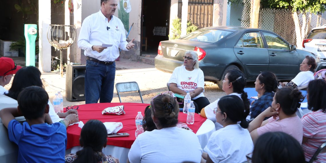 Toma nota “El Borrego” Gándara de necesidades por atender en la Agualurca