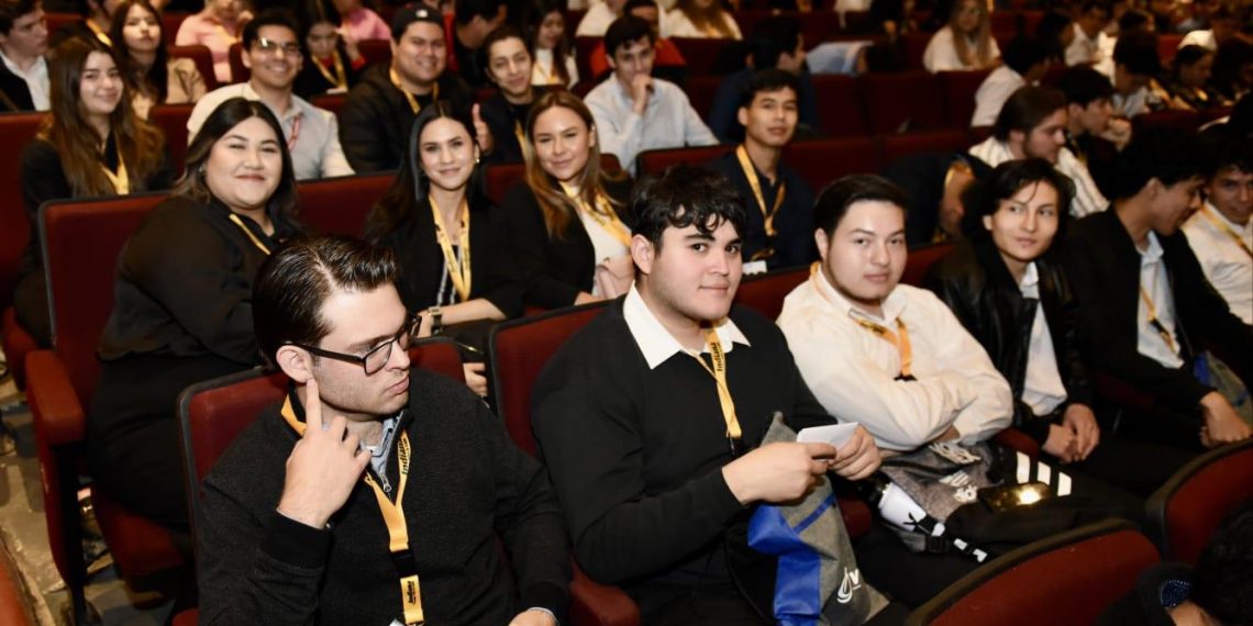 Comparte Gobierno Municipal perspectiva de las nuevas generaciones de ingenieros