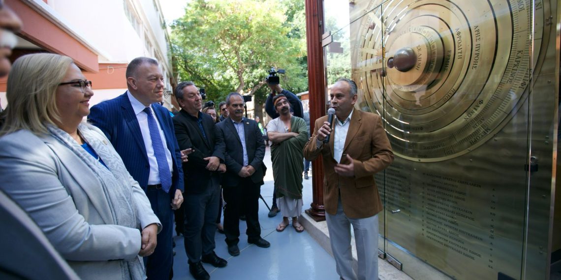 Apoya Gobierno de Sonora construcción de una réplica monumental de la computadora más antigua del mundo