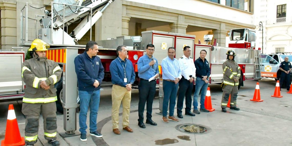 Avanza Toño Astiazarán en más seguridad con equipo de bomberos