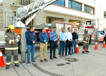 Avanza Toño Astiazarán en más seguridad con equipo de bomberos
