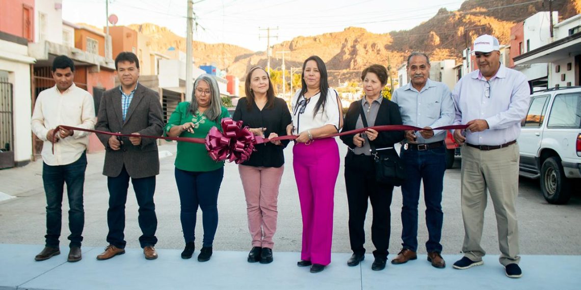 Entregan a vecinos de fraccionamiento Luis Donaldo Colosio obra de pavimentación con concreto hidráulico.