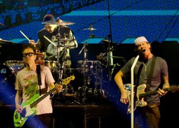 Tom DeLonge, vocalista de Blink-182, se disculpa con fans mexicanos: “Volveremos muy pronto”