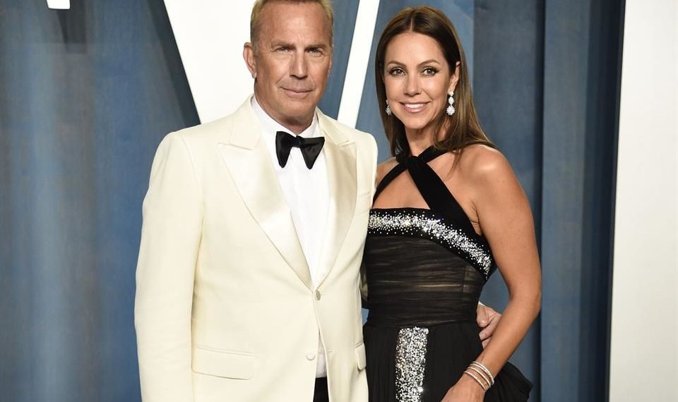 Kevin Costner finaliza su divorcio de Christine Baumgartner