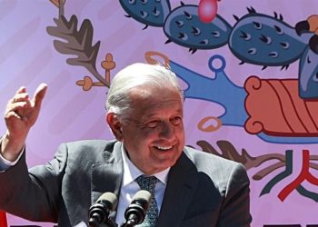 Advierte AMLO de 'mercaderes extranjeros' en tema energético