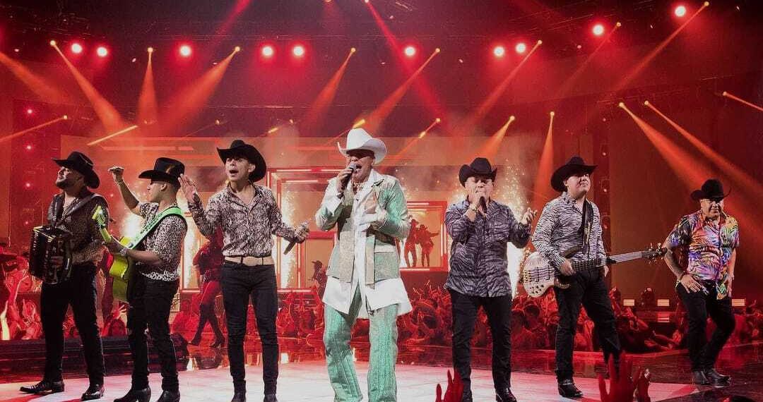 Muere integrante de Grupo Firme; Eduin Caz lo despide en redes: “Te voy a extrañar”