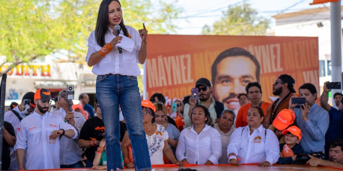 Natalia Rivera toma protesta a 1000 regidores ciudadanos de Hermosillo