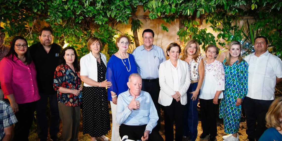 Dialoga Ely Sallard con vecinos de la Colonia Centenario para atender las necesidades desde el Congreso del Estado