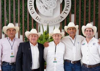 Acompaña Gobernador a ganaderos en asamblea general de UGRS