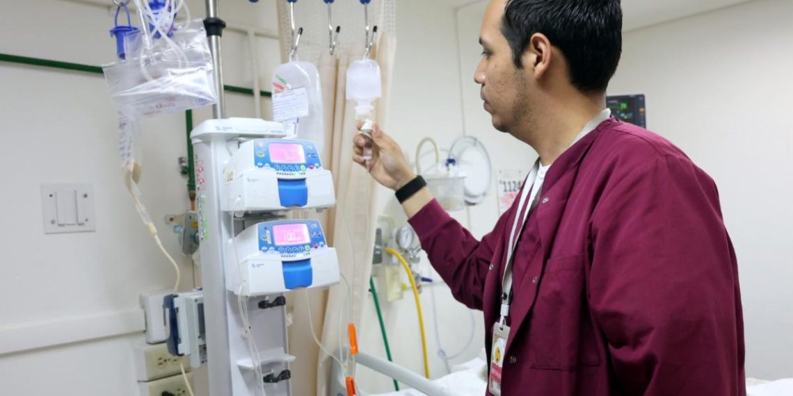 Satisfacción y amor al servicio ha encontrado en la enfermería Leonardo Uriel