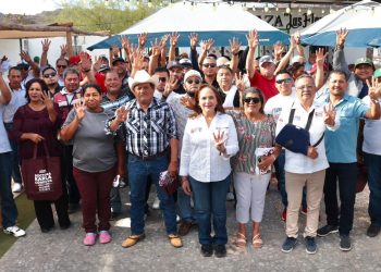 Realiza doctora Karla Córdova González, candidata a la presidencia municipal, encuentro con trabajadores.