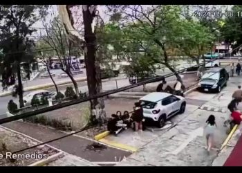 Un muerto y dos heridos, saldo de enfrentamiento porril en CCH Naucalpan