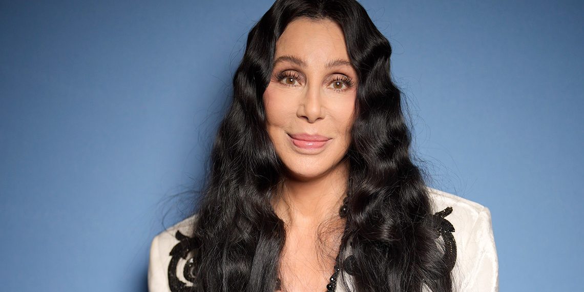 Cher confiesa por qué sale con hombres más jóvenes: “Los demás estan muertos”