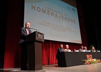 Preside Gobernador ceremonia de homenajeados de Cobach 2024