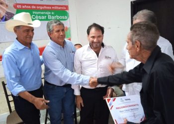 Reconoce PRI Sonora 65 años de militancia de César Barbosa