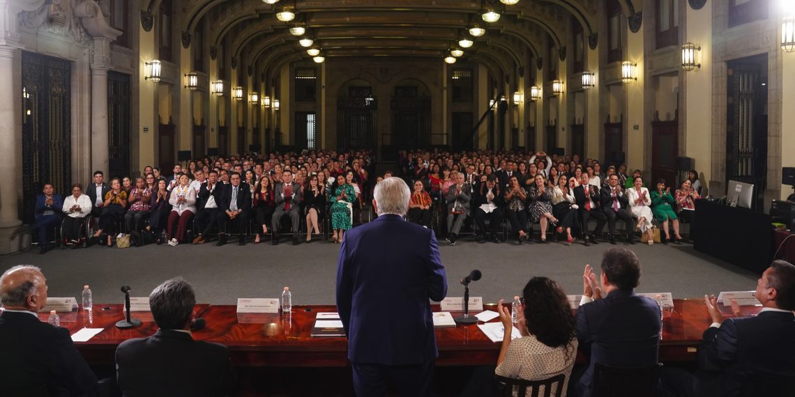 Sin “titubeos” para seguir con la transformación: AMLO a legisladores