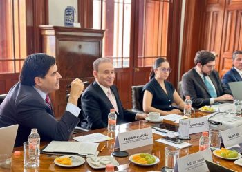 Expone Gobernador iniciativas en materia de aprovechamiento de energías limpias