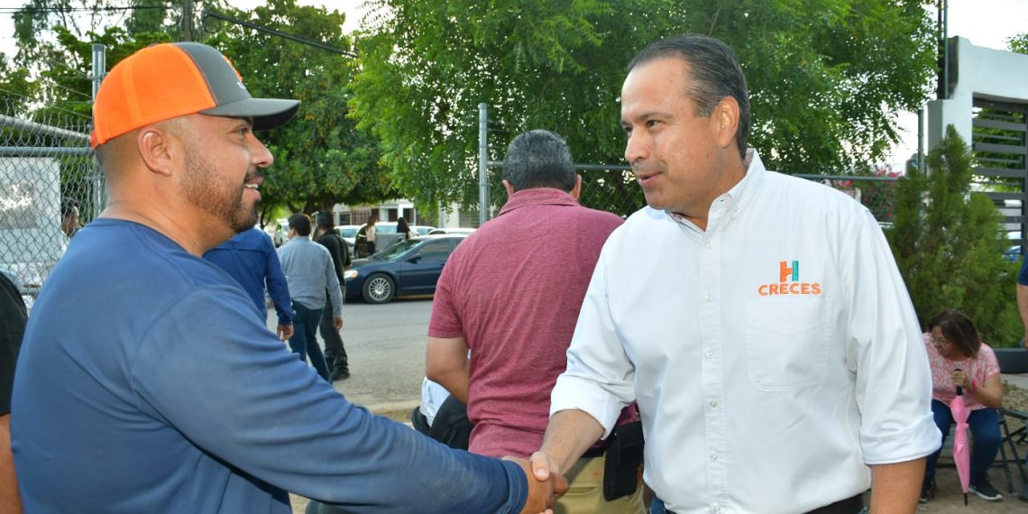 Dialoga Antonio Astiazarán con vecinos de la colonia Fovissste